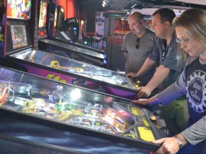 Area women challenging men in the world of pinball wizardry - Ahwatukee Foothills News: Arts &amp; Life