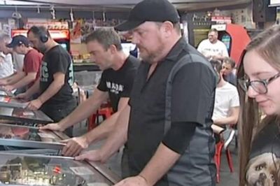 Father and daughter battle at National Pinball Championship | Newshub